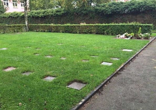Pflegefreie Gräber (Rasengräber)